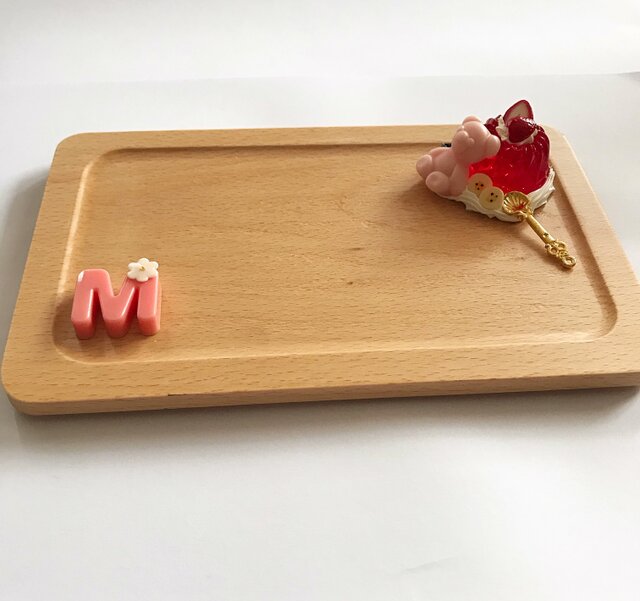 イニシャル入り☆くまグミいちごゼリーのプレートの画像1枚目