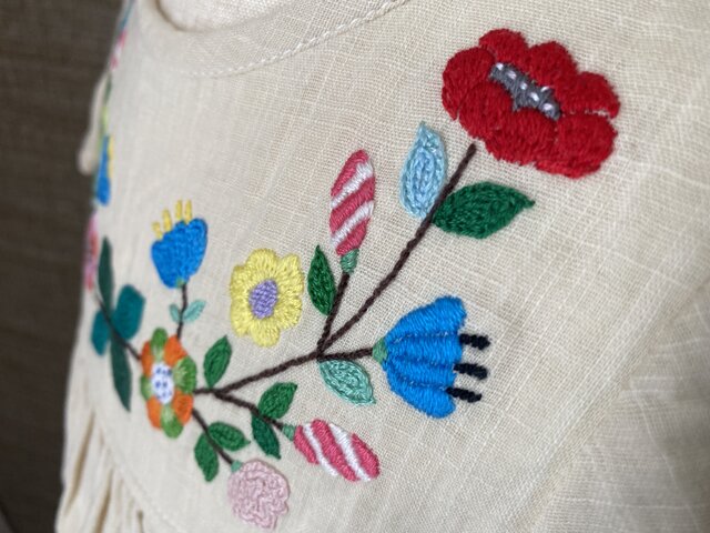size90㎝ 刺繍チュニックワンピース 生成りにぎやか刺繍 | iichi