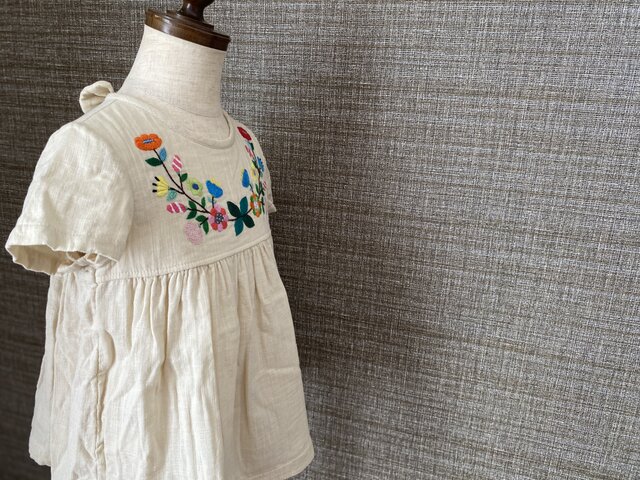 45rpm　リネン　コットン　ワンピース　生成り　刺繍　ゆったり size90㎝ 刺繍チュニックワンピース 生成りにぎやか刺繍 | iichi