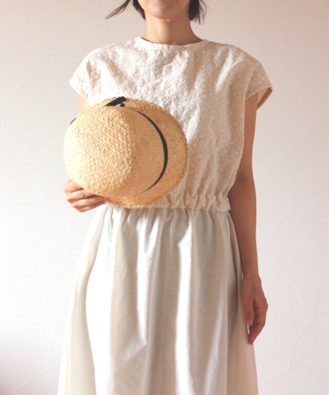 新作　 刺繍の入ったリネンドレスワンピース