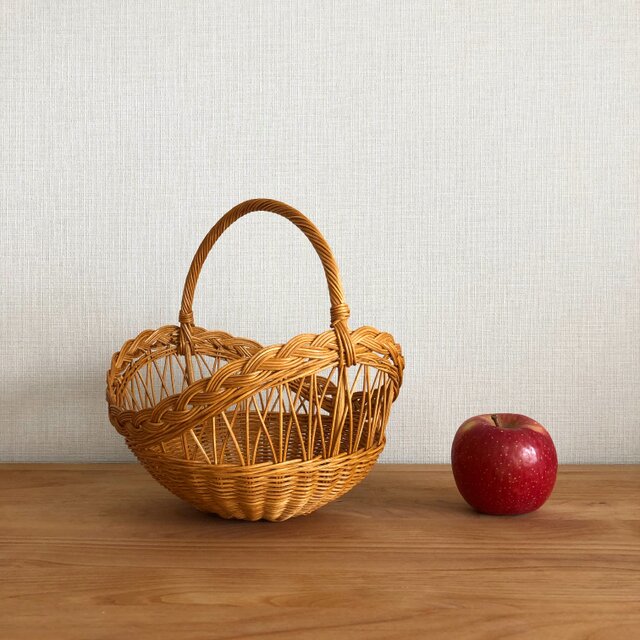 透し模様の果物かごの画像1枚目