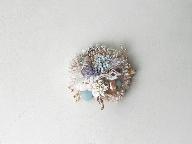 珊瑚礁のブローチの画像1枚目
