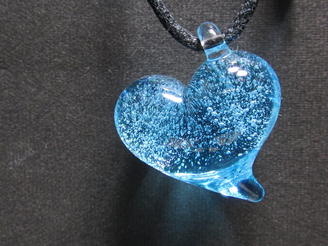 ガラスのペンダント・ハート その4 | iichi 日々の暮らしを心地よく