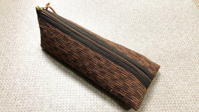 裂き織り ペンケース(茶系・市松模様)の画像1枚目