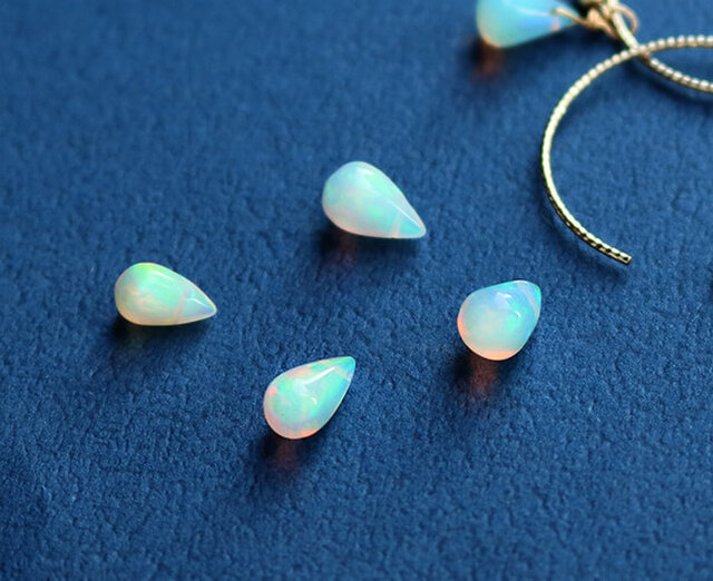 遊色ギラギラ プレシャスオパール ブリオレット ドロップ 3連ピアス