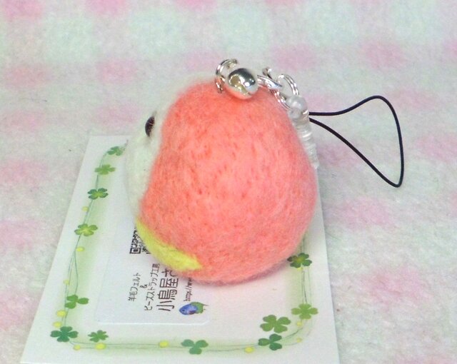 アキクサインコ ルビノー・濃赤目 ストラップ・スマホジャック 羊毛