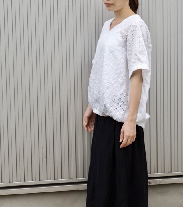 Vネックトップス リネンレース ホワイトの画像1枚目