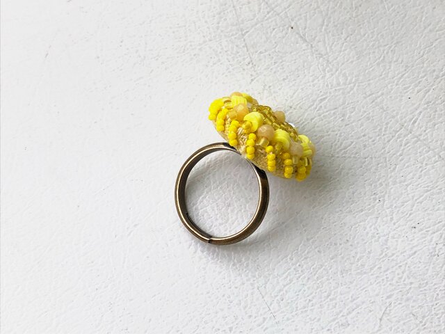 no.13 ビーズボタンリング | iichi 日々の暮らしを心地よくする