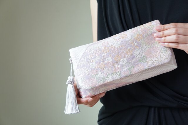 結婚式、パーティー、日常使いに。シルク帯 2wayクラッチバッグ& ハンドバック。 帯リメイク の画像1枚目