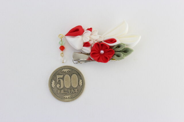 no33 ハンドメイド✩.*˚白×ゴールド華やかなヘアアクセサリー no33 ハンドメイド✩.*˚白×ゴールド華やかなヘアアクセサリー