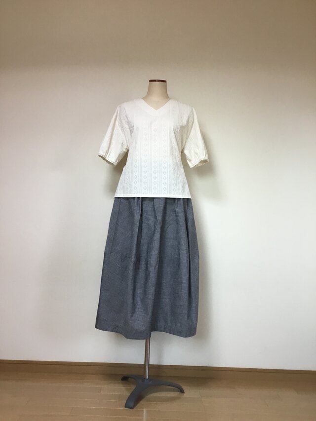 Vネックのブラウス