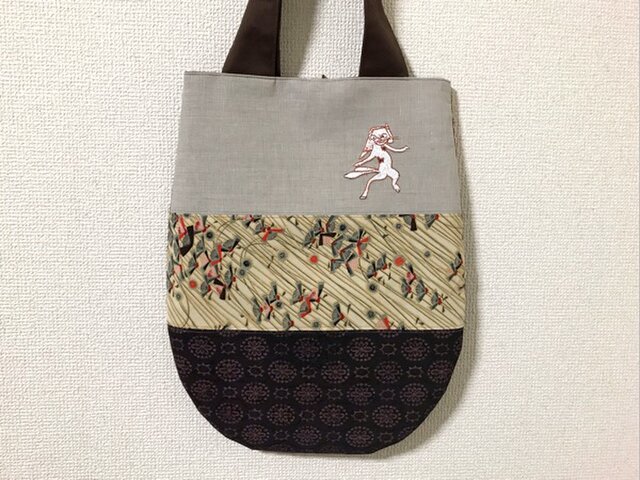 手刺繍浮世絵バッグ*歌川国芳「荷宝蔵壁のむだ書」の猫又の画像1枚目