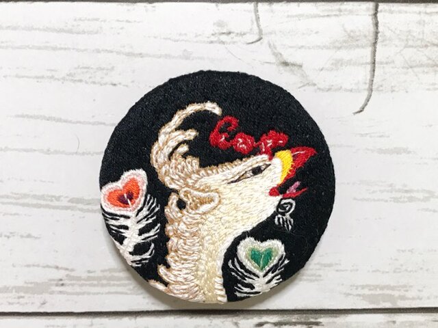 手刺繍日本画ブローチ*伊藤若冲「老松白鳳図」よりの画像1枚目