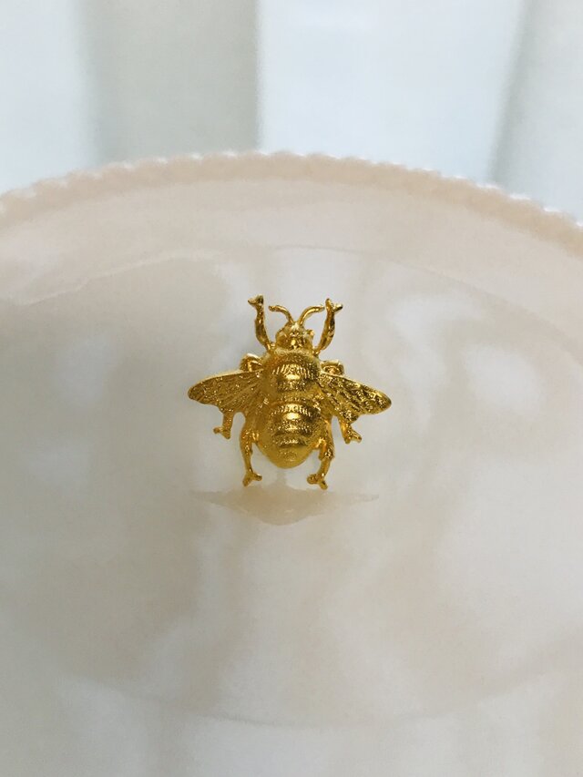 Victorian bee mini ピアスの画像1枚目