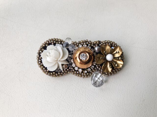 no.5 ビーズ刺繍のヨコナガブローチの画像1枚目