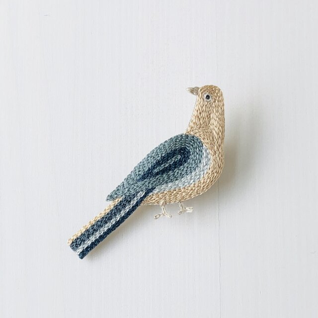 Little bird 刺繍のブローチ Rの画像1枚目