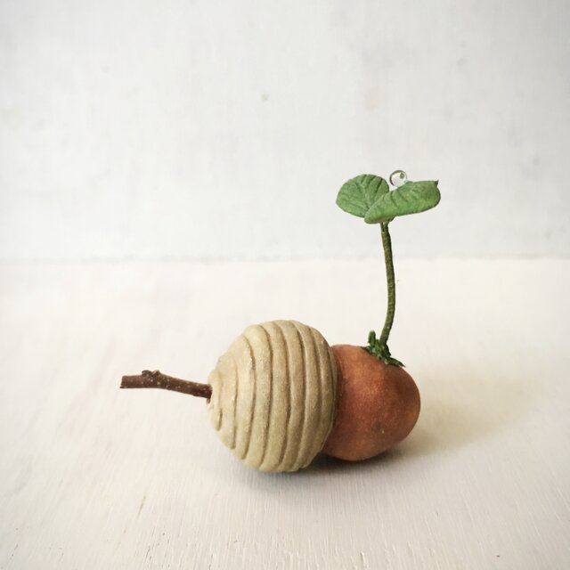 3112. bud 粘土のどんぐりの画像1枚目