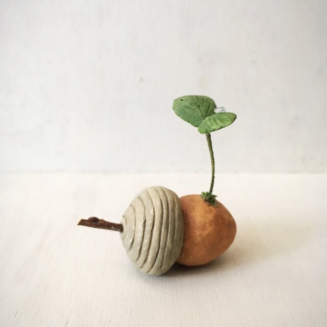 3113. bud 粘土のどんぐりの画像1枚目