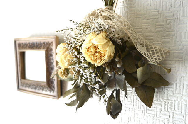 Cream White Peonyの画像1枚目