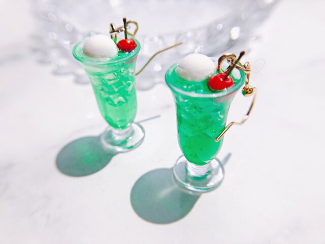 あの夏のクリームソーダ ピアス サージカルステンレス 金属アレルギー対応の画像1枚目