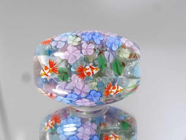 紫陽花と金魚のとんぼ玉(ガラス玉)の画像1枚目