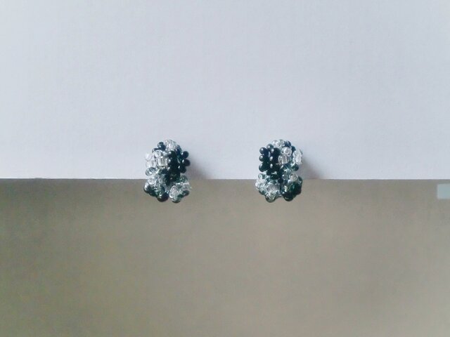 白黒のイヤリング:ブチの画像1枚目