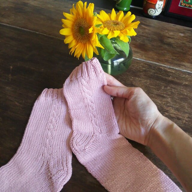 コットン100%・ピンクの手編み靴下★ソックス★冷え対策★夏糸の画像1枚目