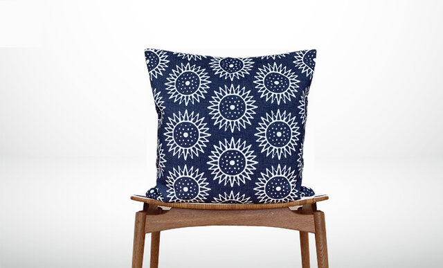 森のクッション Sunflowers Back Navy blue -ヒノキの香り-の画像1枚目