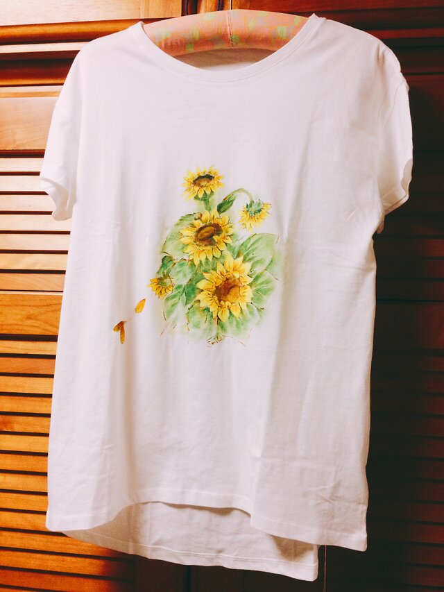 ひまわりのTシャツの画像1枚目