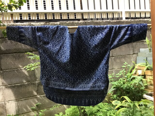 タイ木綿藍ろうけつ染ブラウスの画像1枚目