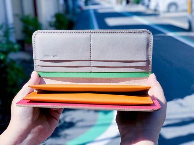 △LONG 優しい落ち着きカラフル「ロングフラット 長財布