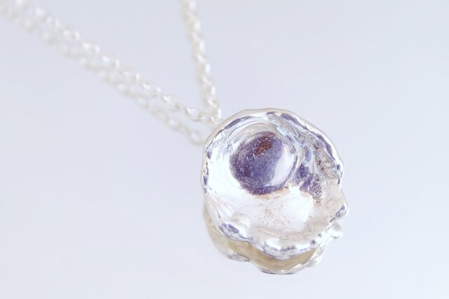 あるどうぶつのあしあと(水写‐炎と水が創るシルバーアクセサリー)の画像1枚目