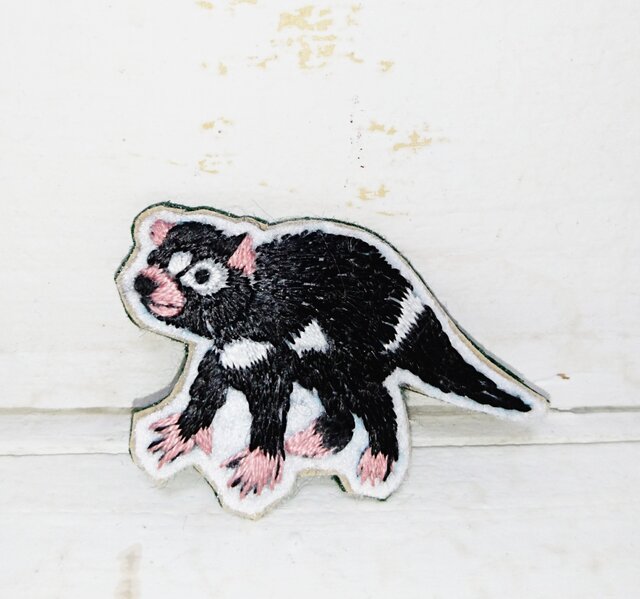 タスマニアデビルちゃん*刺繍ブローチの画像1枚目