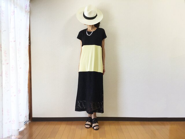 レース使いのミモレ丈のワンピースの画像1枚目