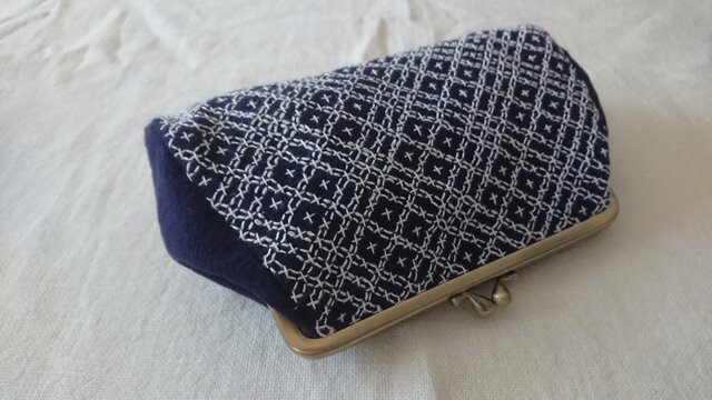 刺し子のがま口ポーチ 変わり十字花刺し | iichi 日々の暮らしを