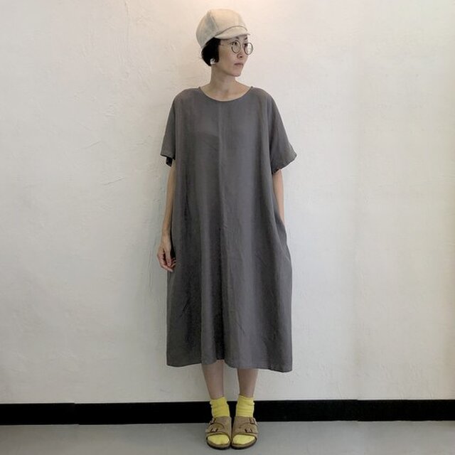 Airy One Piece | Grayish Brownの画像1枚目