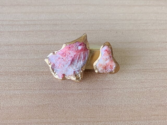 金継ぎシェル ノンホールピアスの画像1枚目