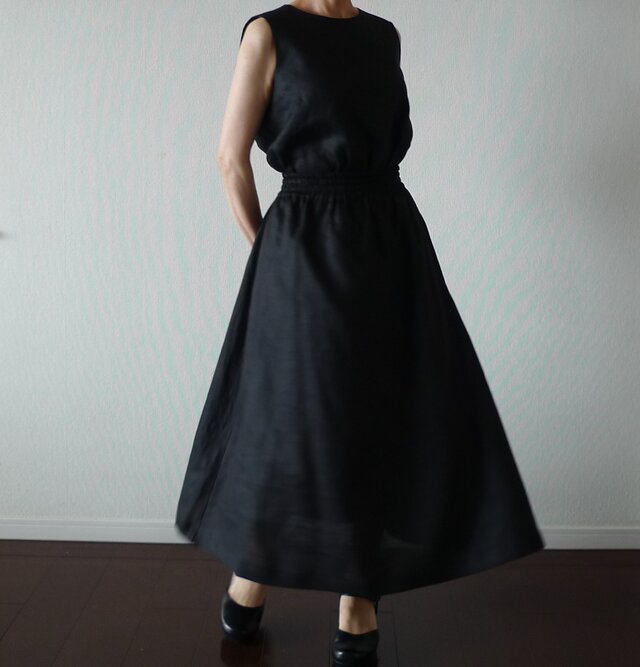 ブラックリネンのセットアップの画像1枚目