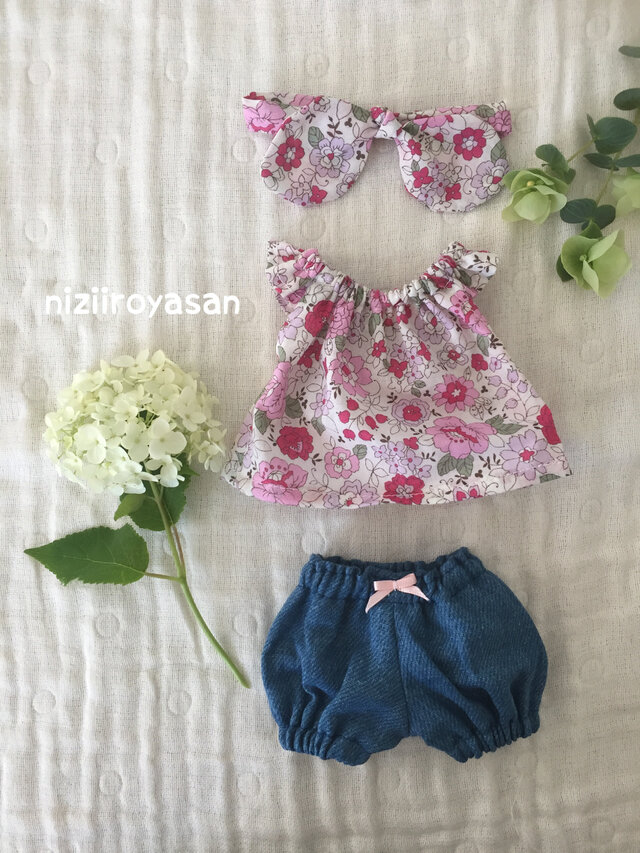 濃ピンクの花柄チュニック、カボチャパンツ、リボンの3点セットの画像1枚目