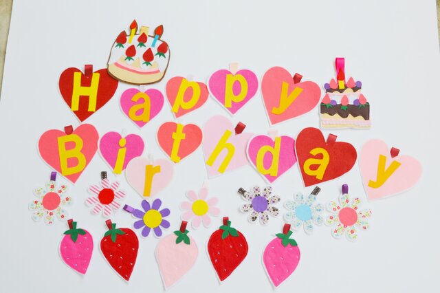 ケーキ☆お花☆苺のスペシャル・ハートのお誕生日ガーランドの画像1枚目