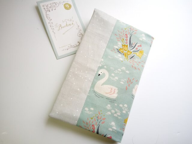 (イギリスコットン)新書用*湖に佇む白鳥さん・・・ブックカバーの画像1枚目