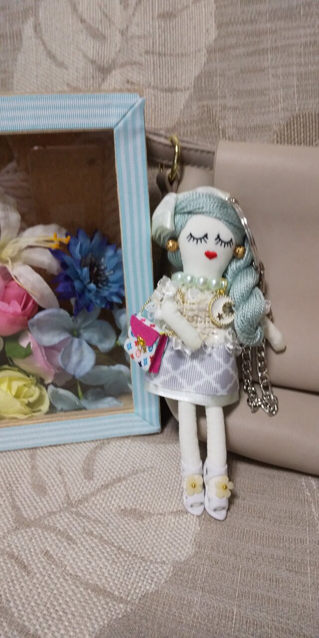 *上品なOL風ドールチャーム*の画像1枚目