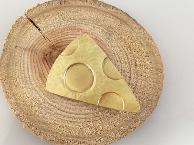チーズ◇Cheese◇真鍮鍛金ブローチの画像1枚目