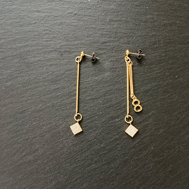 ピアス 数字 ナンバー アシンメトリー 数秘の画像1枚目