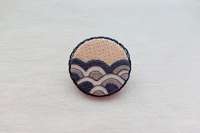 《日本刺繍》ときめきブローチ ‐1912の画像1枚目