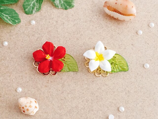 ハイビスカスとプルメリアのミニブローチ *つまみ細工*の画像1枚目