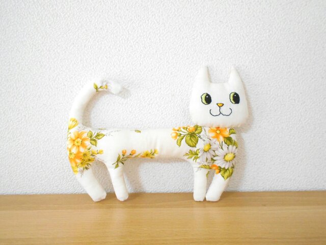 ほそーい猫3 お花畑からこんにちはの画像1枚目