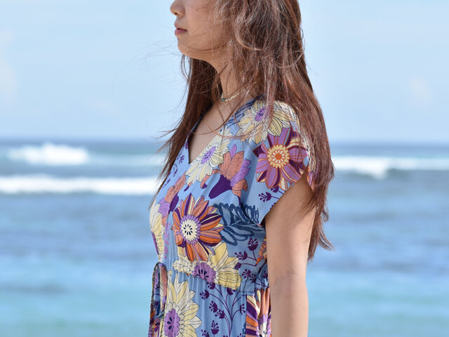 夏のレトロフラワー柄フリルワンピース <ブルー>の画像1枚目