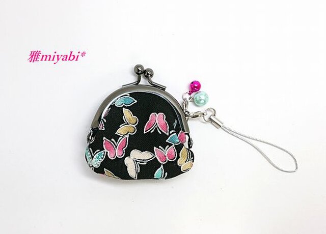 チャーム付き♪着物リメイク*蝶柄ミニがま口の画像1枚目