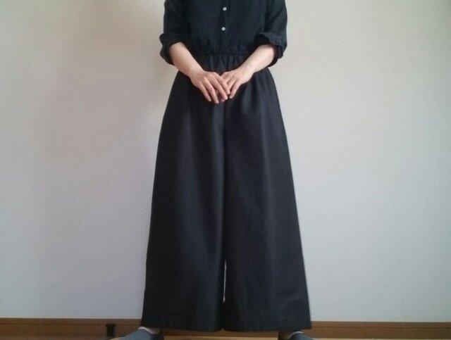 涼しげ軽いシンプルワイドパンツ漆黒ウエストゴムの画像1枚目